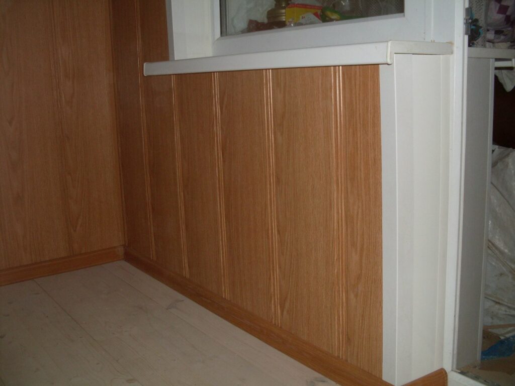 Фото 8 — Отделка балкона деревом