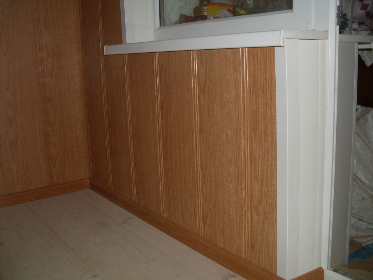 Фото 8 — Отделка балкона деревом